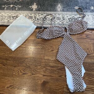 Woman's Cupshe bathing suit / Size S

Color is Brown / White